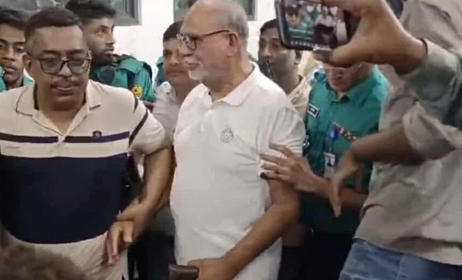 বাংলাদেশে আবার ‘মবের’ তাণ্ডব, আক্রান্তরাই আটক!  টার্গেট মুক্তিযোদ্ধারা