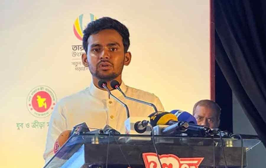 আসিফ মাহমুদের এত ক্ষমতার উৎস কী তার কি উপদেষ্টা পদে থাকার অধিকার আছে