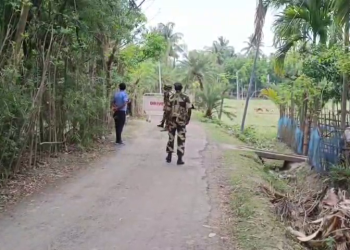 পাচারের চেষ্টা ব্যর্থ করে উদ্ধার লক্ষ টাকার সোনার বিস্কুট