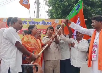 শুভেন্দু যতই বিরাট পরিবর্তন ঘাটালে তৃণমূল ছেড়ে বিজেপিতে যোগদান কাউন্সিলর সহ কর্মীরা