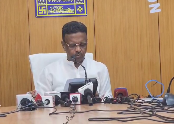 শহর কলকাতা প্রতিষ্ঠানে বাংলা লেখা সাইনবোর্ড, না থাকলেই ব্যবস্থা