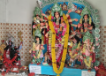 সিউড়ির সুরেন ঠাকুরের বাড়িতে দুর্গার সঙ্গে পুজো হয় কালীরও