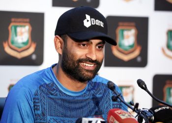 বাংলাদেশ: ভোটে লড়বেন অলরাউন্ডার তামিম ইকবাল