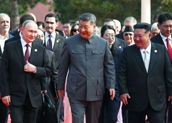 কেন পতনের মুখে আমেরিকা? আমেরিকাকে ভাঙবে চিন রাশিয়া ভারত?