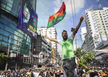 বাংলাদেশে ভোট বয়কট?  এক সাক্ষাৎকারেই খেলা শুরু হাসিনার।   যমুনায় আতঙ্কে ইউনূস