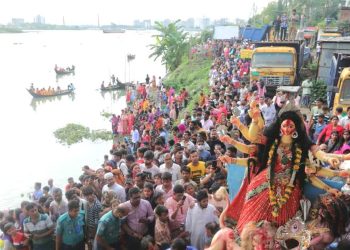 বাংলাদেশে দুর্গা প্রতিমা বিসর্জনেও বজ্র আঁটুনি! নিজেদের দাবি নিজেরাই খণ্ডন করলেন ইউনূসরা