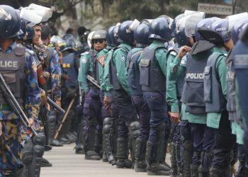 অভিযুক্ত কর্তাদের পুলিশের হাতে হস্তান্তর করবে না সেনাবাহিনী ঢাকায় যাচ্ছে ভারতীয় সেনার প্রতিনিধি দল