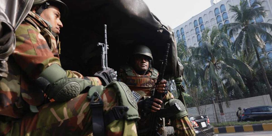 সেনা অভ্যুত্থানের পথে বাংলাদেশ। ক্যান্টনমেন্টে তীব্র সেনা বিক্ষোভের মুখে সেনাপ্রধান