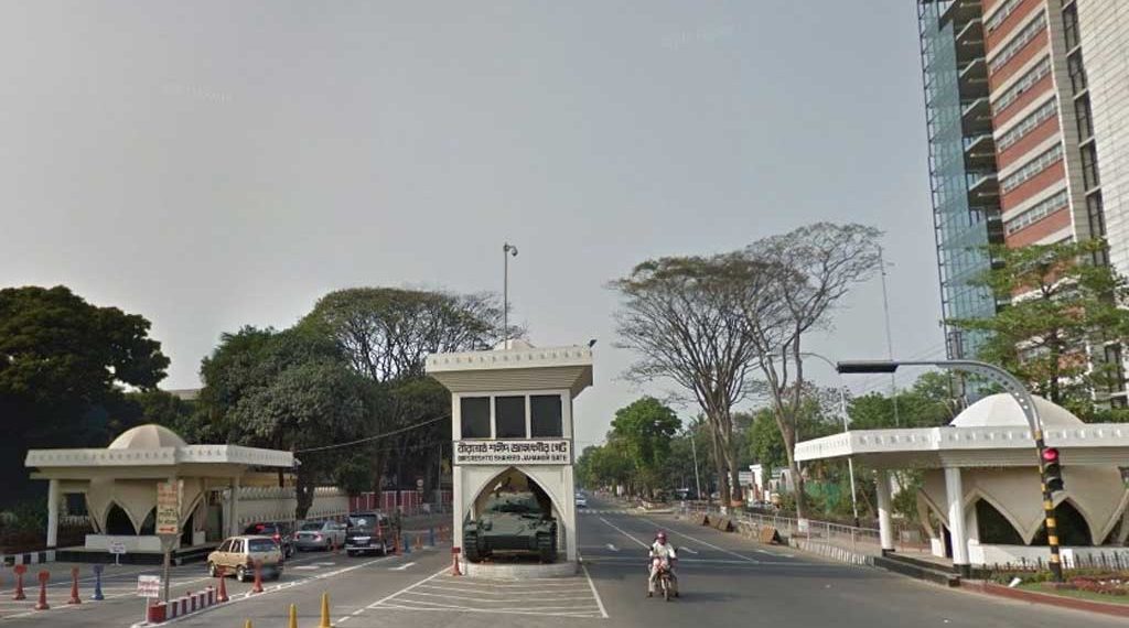 উত্তাল ক্যান্টনমেন্ট গ্রেফতারির আশঙ্কায় সেনাপ্রধান