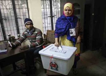 বাংলাদেশে মহাজোটের নির্বাচন আ.লীগ ভোটারের পাশে বিএনপি!