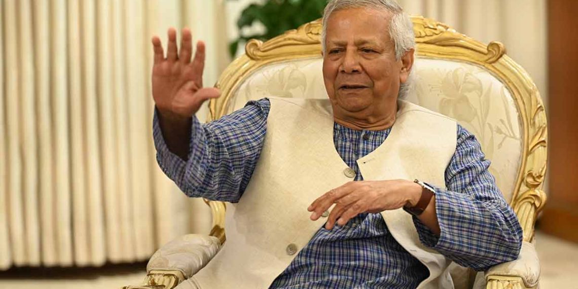 ইউনূসের বিরুদ্ধে মুখ খুলেই ফেঁসে গেলেন রাষ্ট্রপতি-সেনাপ্রধান!  সংবিধান লঙ্ঘনের দায় নেবেন কাঁধে?