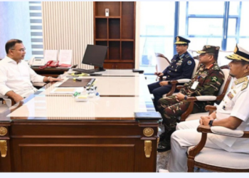 সেনাবাহিনীতে রদবদল এনে  কাকে বার্তা দিলেন তারেক রহমান?