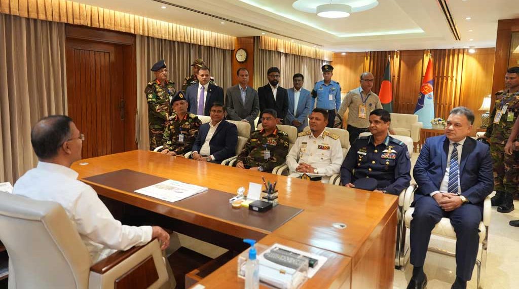 তারেকের টার্গেটের কবলে সেনাপ্রধান! বিপদ বাড়ছে জেনারেল ওয়াকারের?