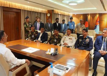 তারেকের টার্গেটের কবলে সেনাপ্রধান! বিপদ বাড়ছে জেনারেল ওয়াকারের?