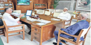 হঠাৎ তারেকের অফিসে জামায়াতের আমির।  গোপন বৈঠকে রয়েছে বিরাট রহস্য।