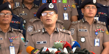 পুলিশ হ*ত্যার বিচারে ফেঁসেছে জুলাই স*ন্ত্রাসীরা, মুখোমুখি আইজিপি বনাম স্বরাষ্ট্রমন্ত্রী।