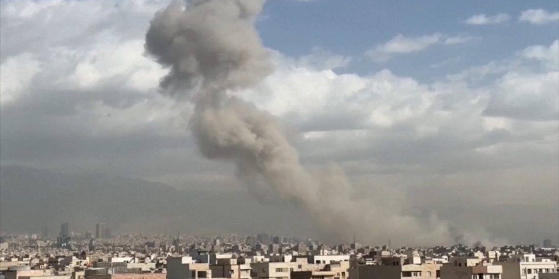 ইরান-ইজরায়েল-যুক্তরাষ্ট্র যু*দ্ধ, বড়ো চ্যালেঞ্জের মুখে বাংলাদেশ সরকার