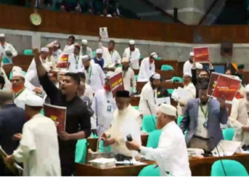 চুপ্পুকে বাঁদর নাচ নাচাল বিএনপি। সংসদীয় নাটকে জামায়াত!