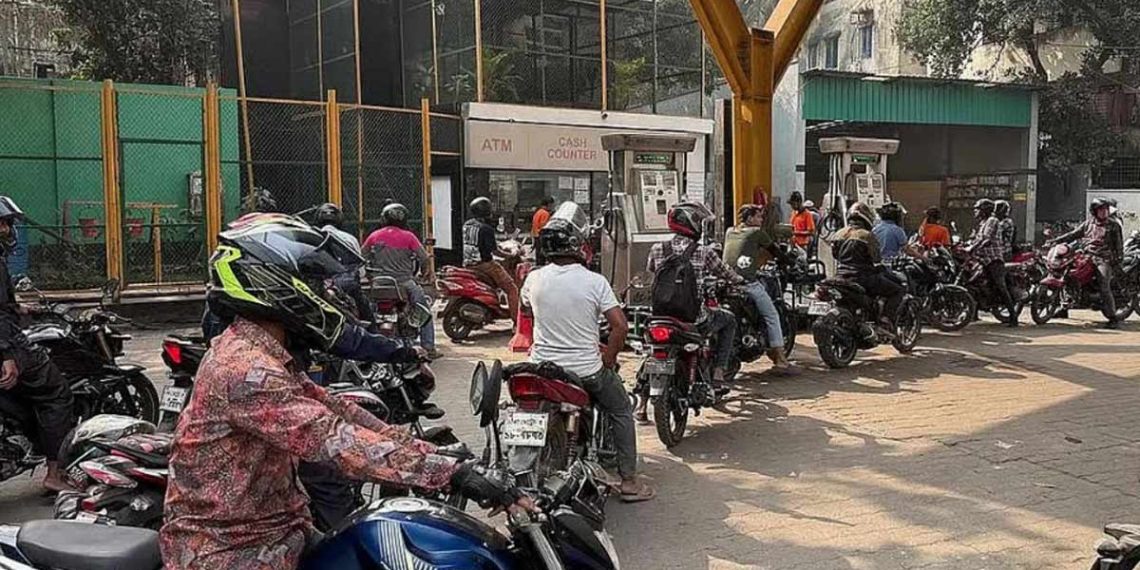 বিশ্ব সংঘাতে তেল সংকটে বাংলাদেশ