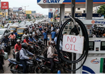 যে কোনও মুহূর্তে বন্ধ হবে দেশের সব তেলের পাম্প। আতঙ্কে বাংলাদেশ।